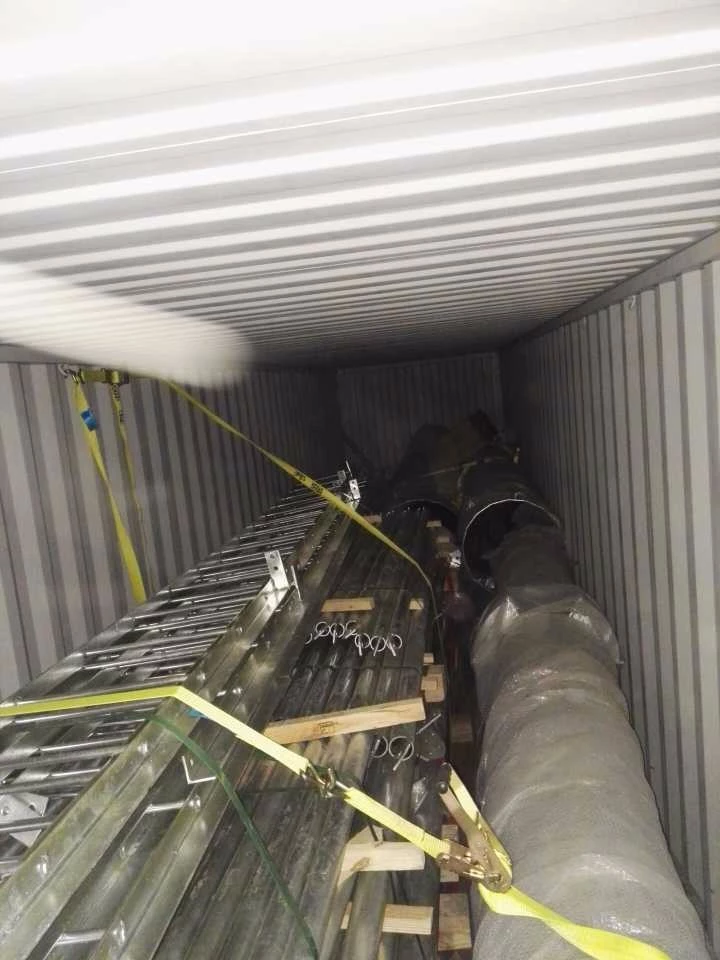 tiga menara baja komunikasi tubular berkaki